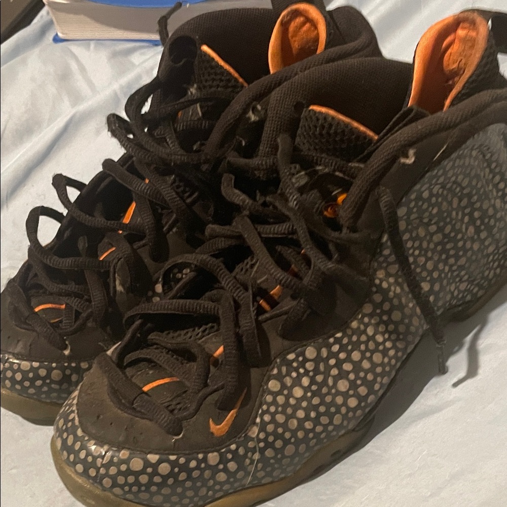 Nike polkadot foamposits